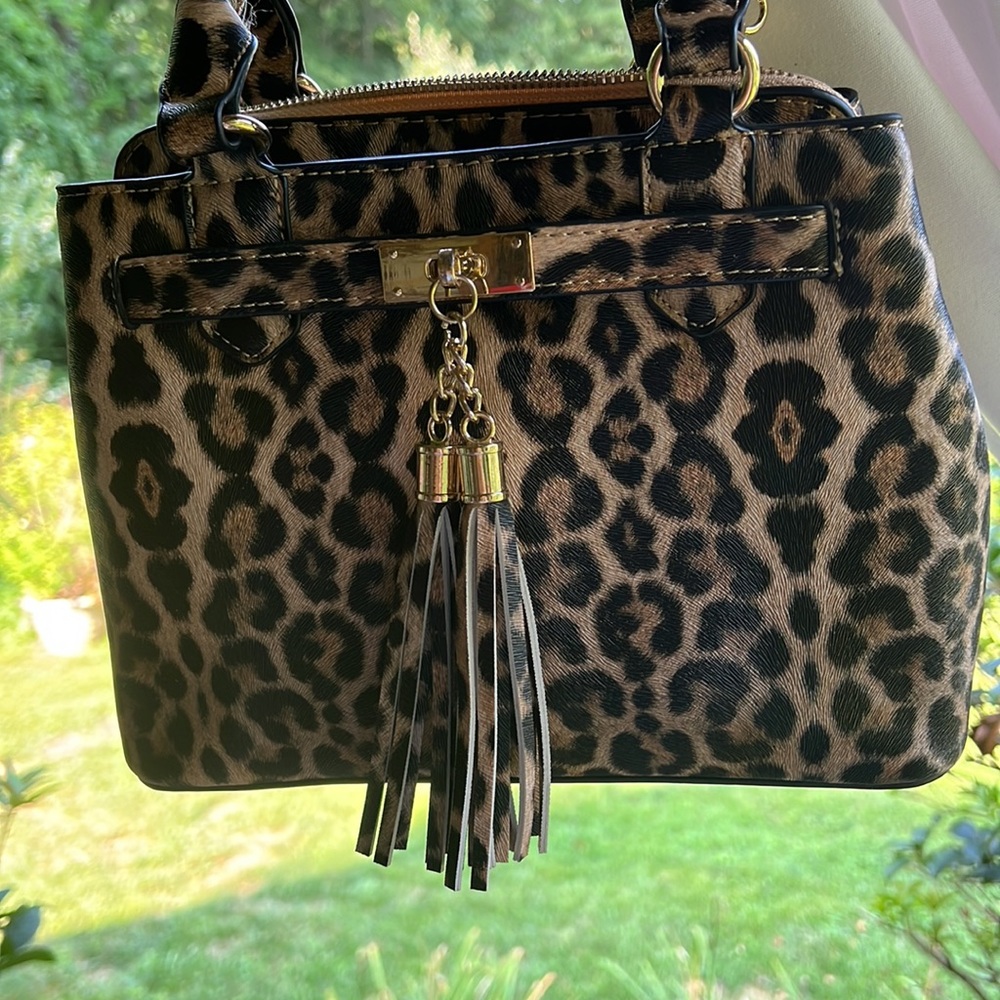 LEOPARD PRINT NWOT MED SIZE BAG